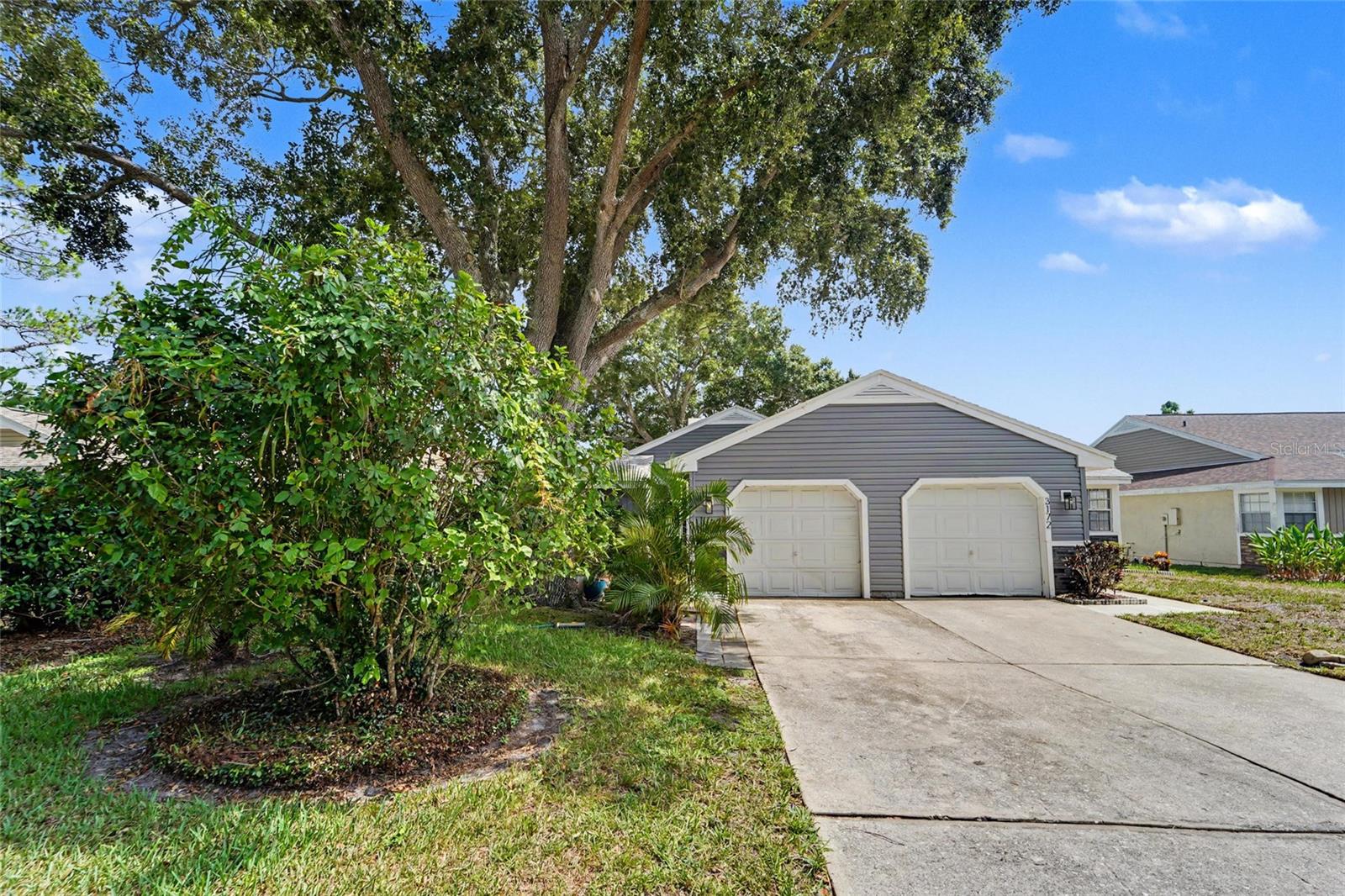 3174 PHLOX DR — photo 2