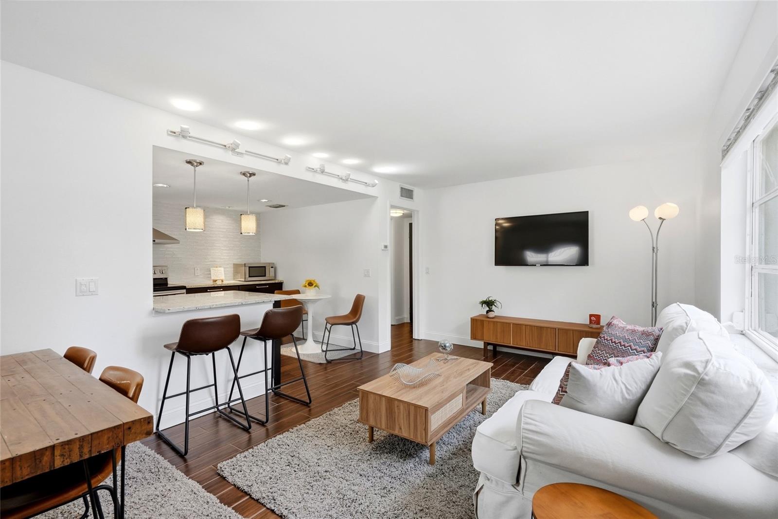 125 5TH AVE NE #210 — photo 4