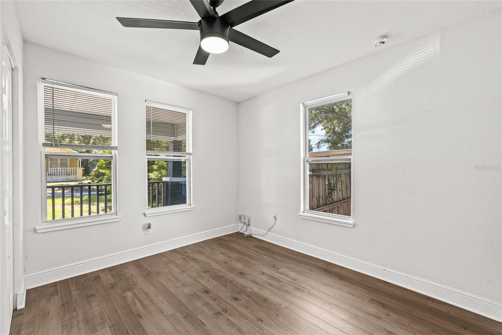 210 E CLUSTER AVE — photo 22
