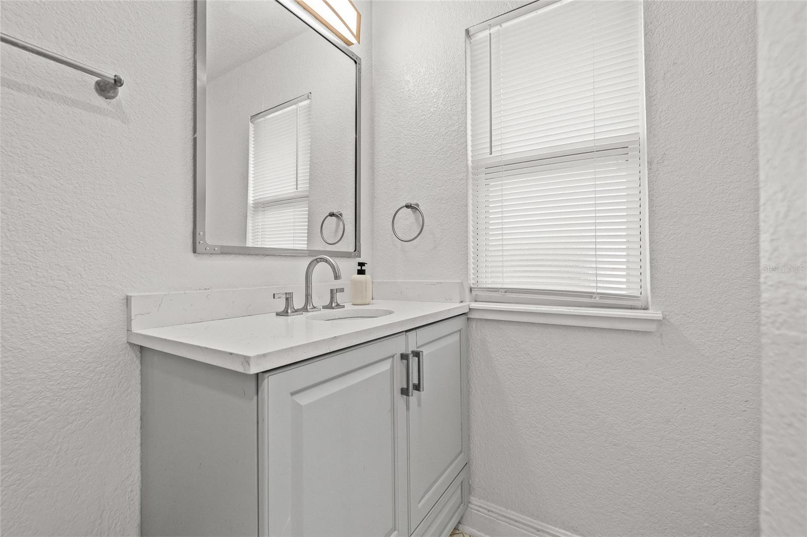 210 E CLUSTER AVE — photo 25