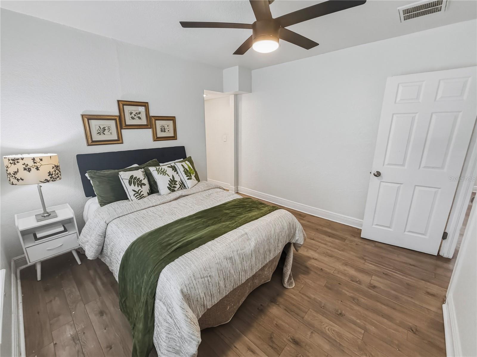 210 E CLUSTER AVE — photo 51
