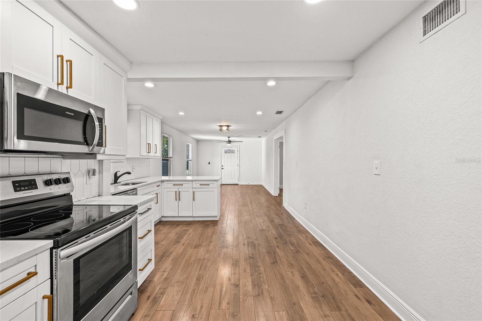 210 E CLUSTER AVE — photo 20