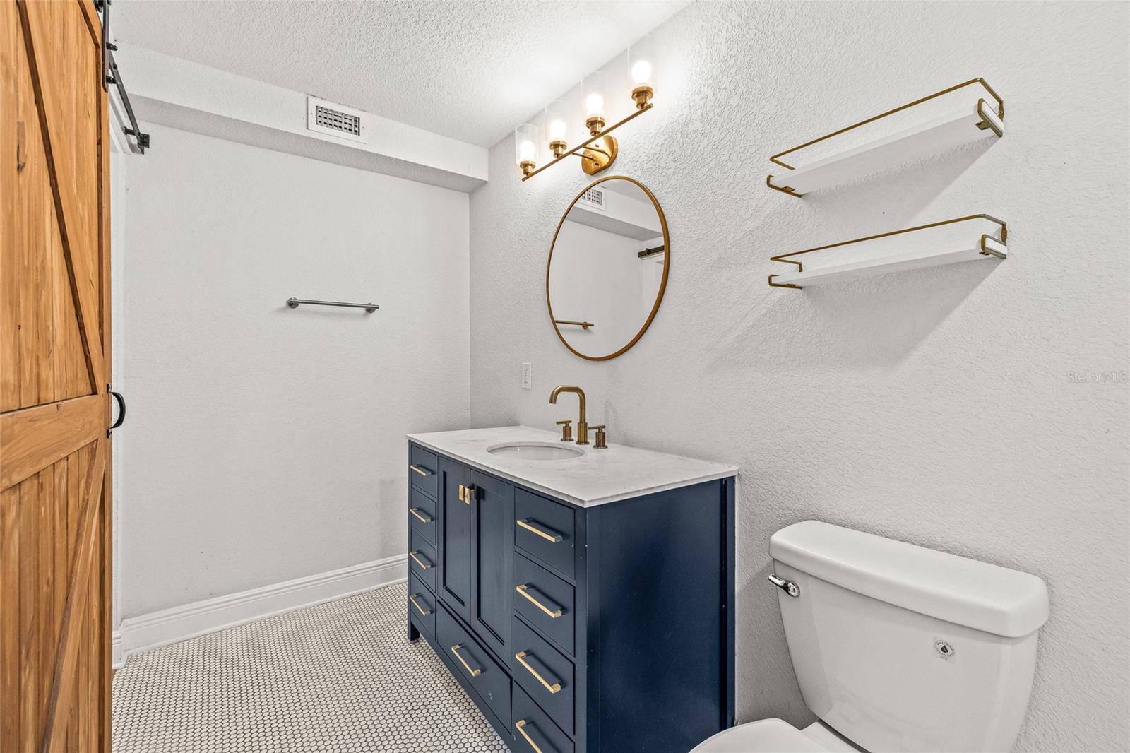 210 E CLUSTER AVE — photo 30