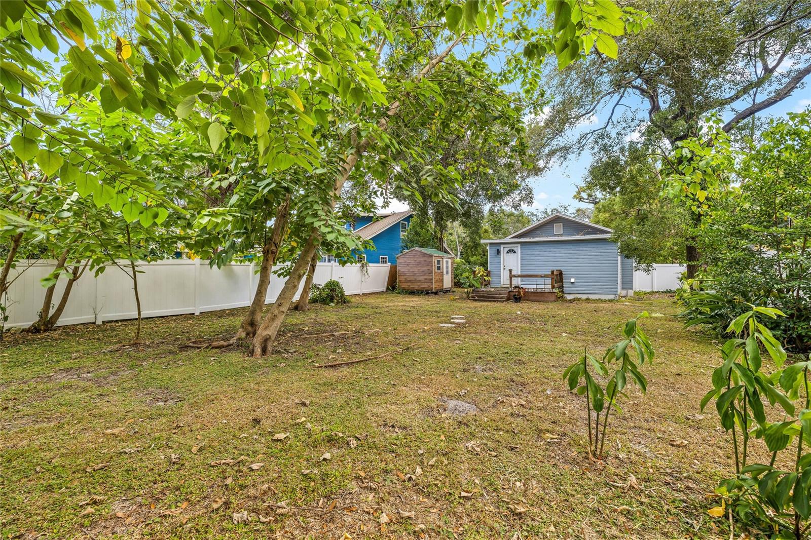 210 E CLUSTER AVE — photo 38