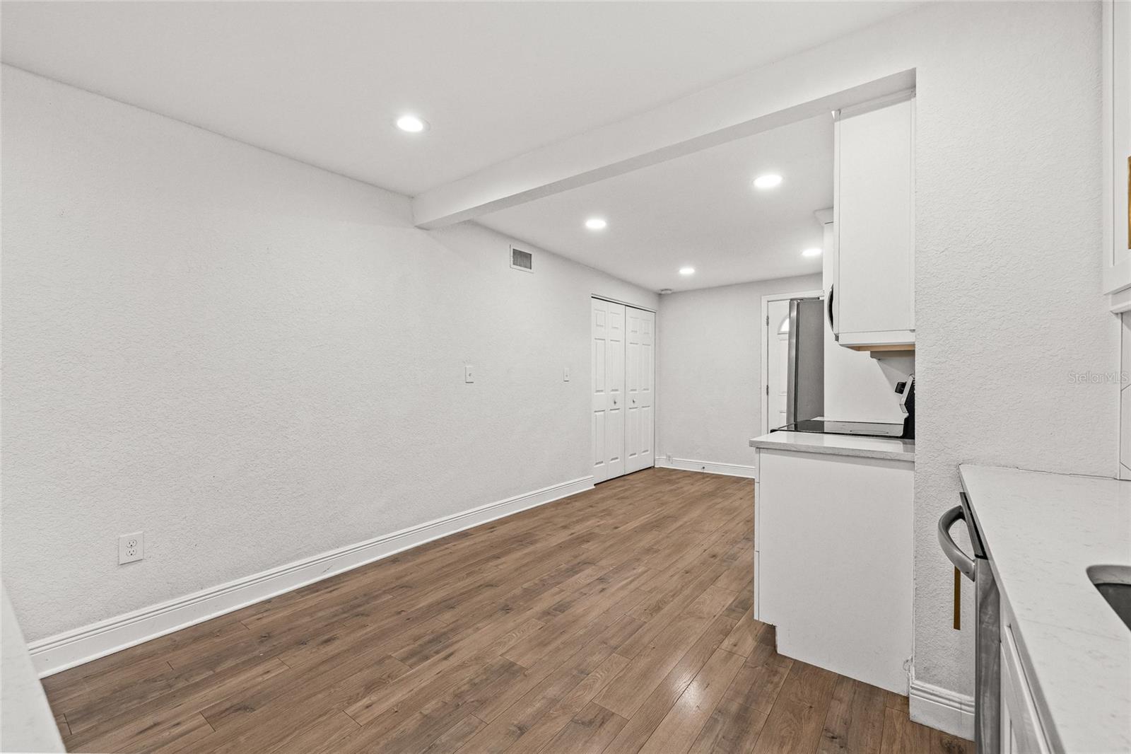 210 E CLUSTER AVE — photo 21
