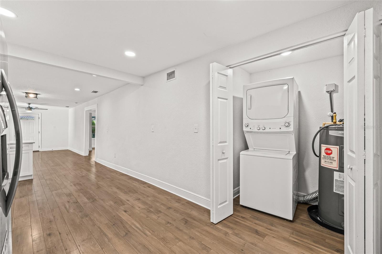 210 E CLUSTER AVE — photo 19