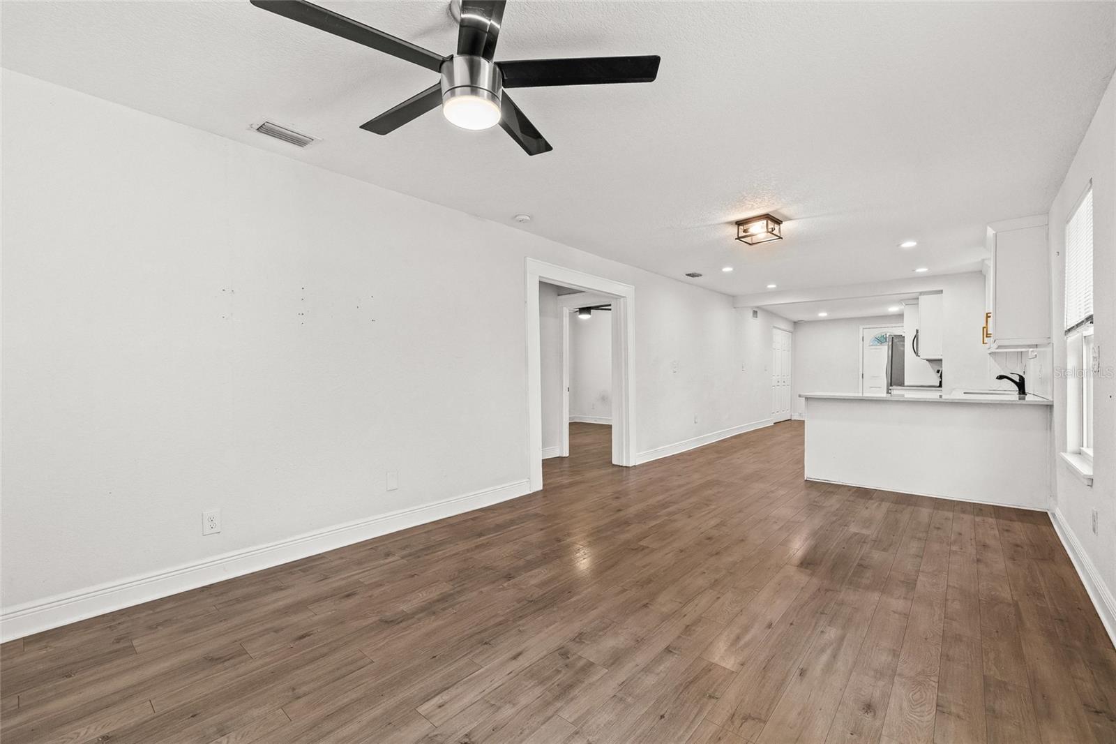 210 E CLUSTER AVE — photo 10