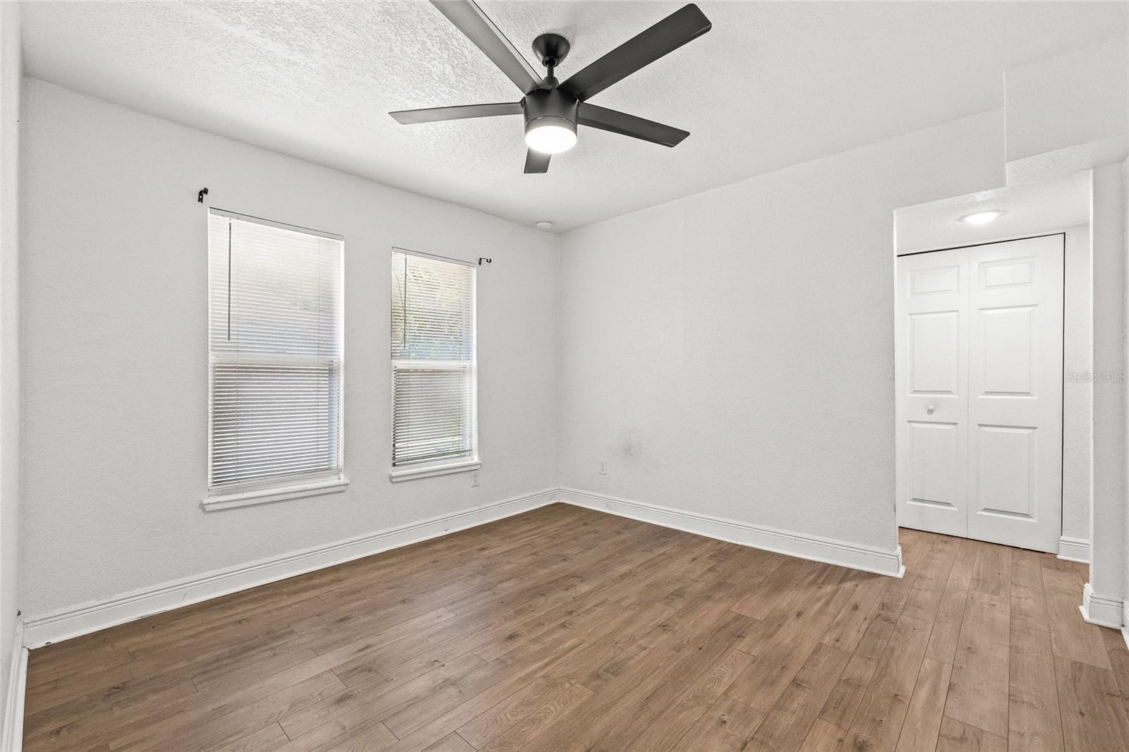 210 E CLUSTER AVE — photo 26