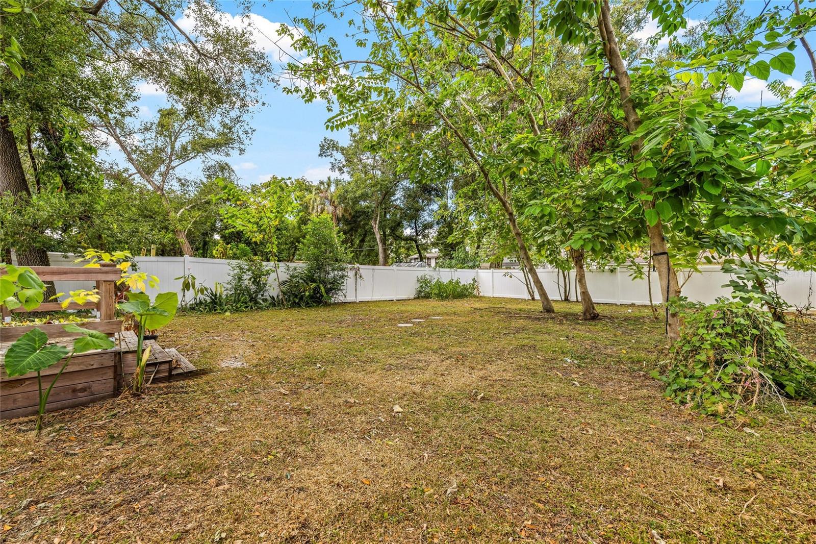 210 E CLUSTER AVE — photo 36