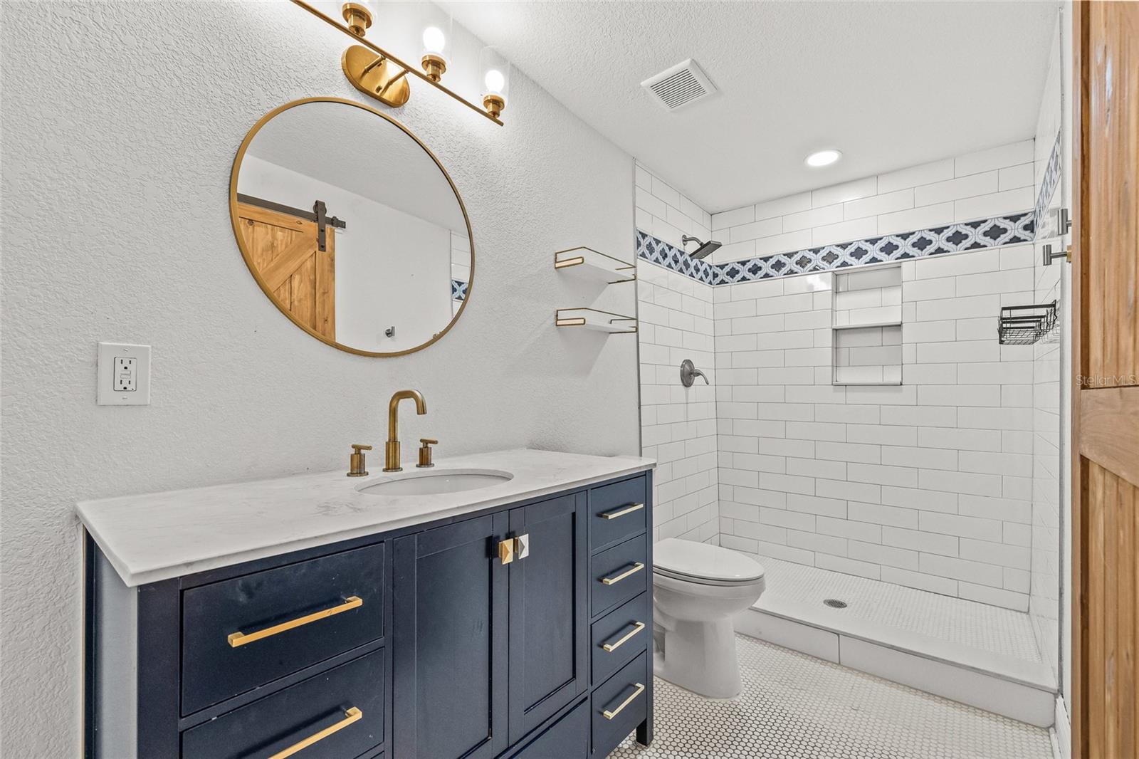 210 E CLUSTER AVE — photo 28