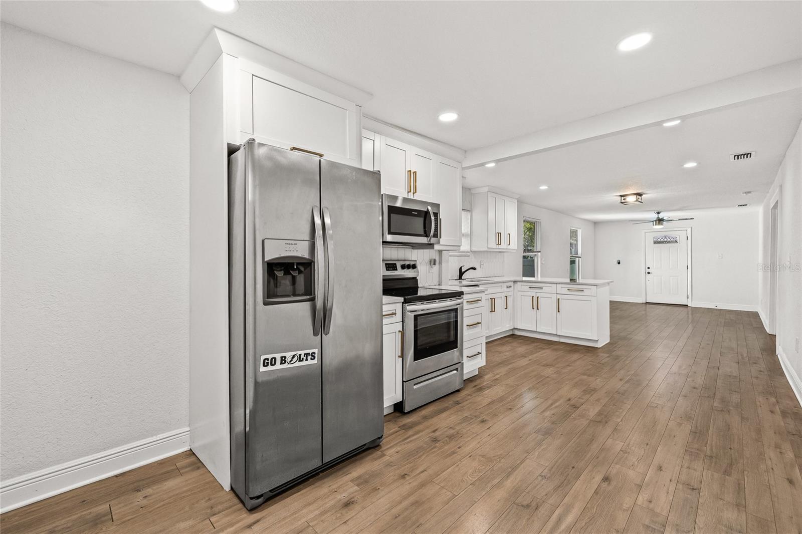 210 E CLUSTER AVE — photo 18