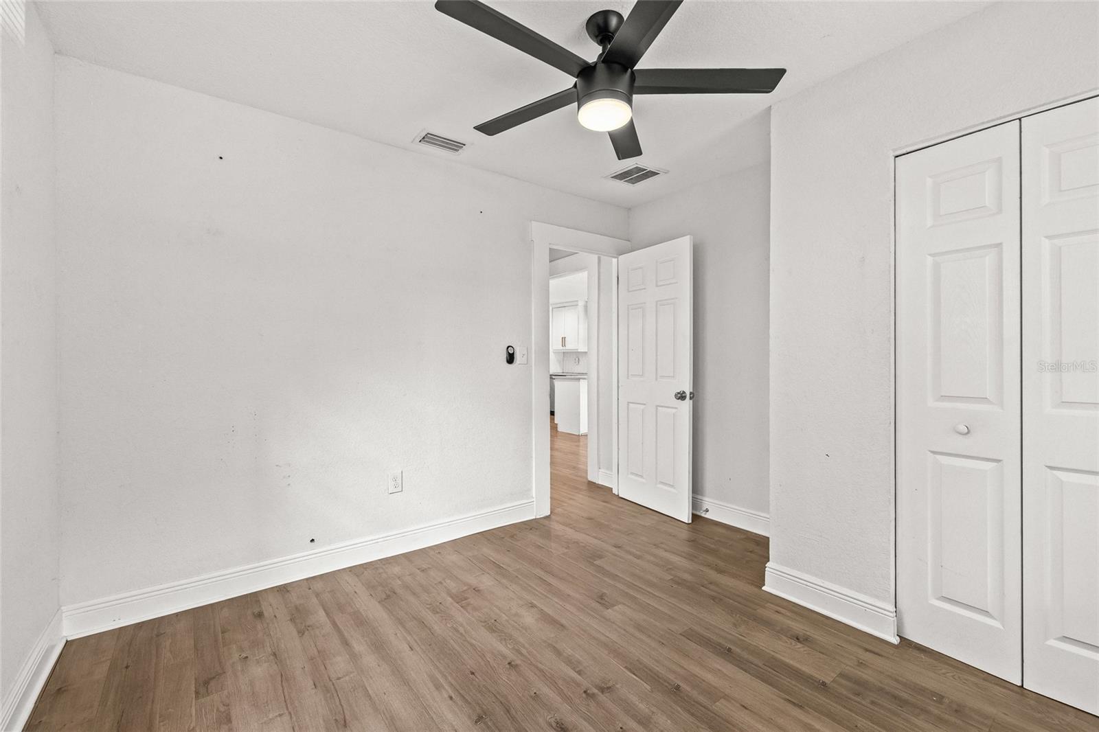 210 E CLUSTER AVE — photo 23