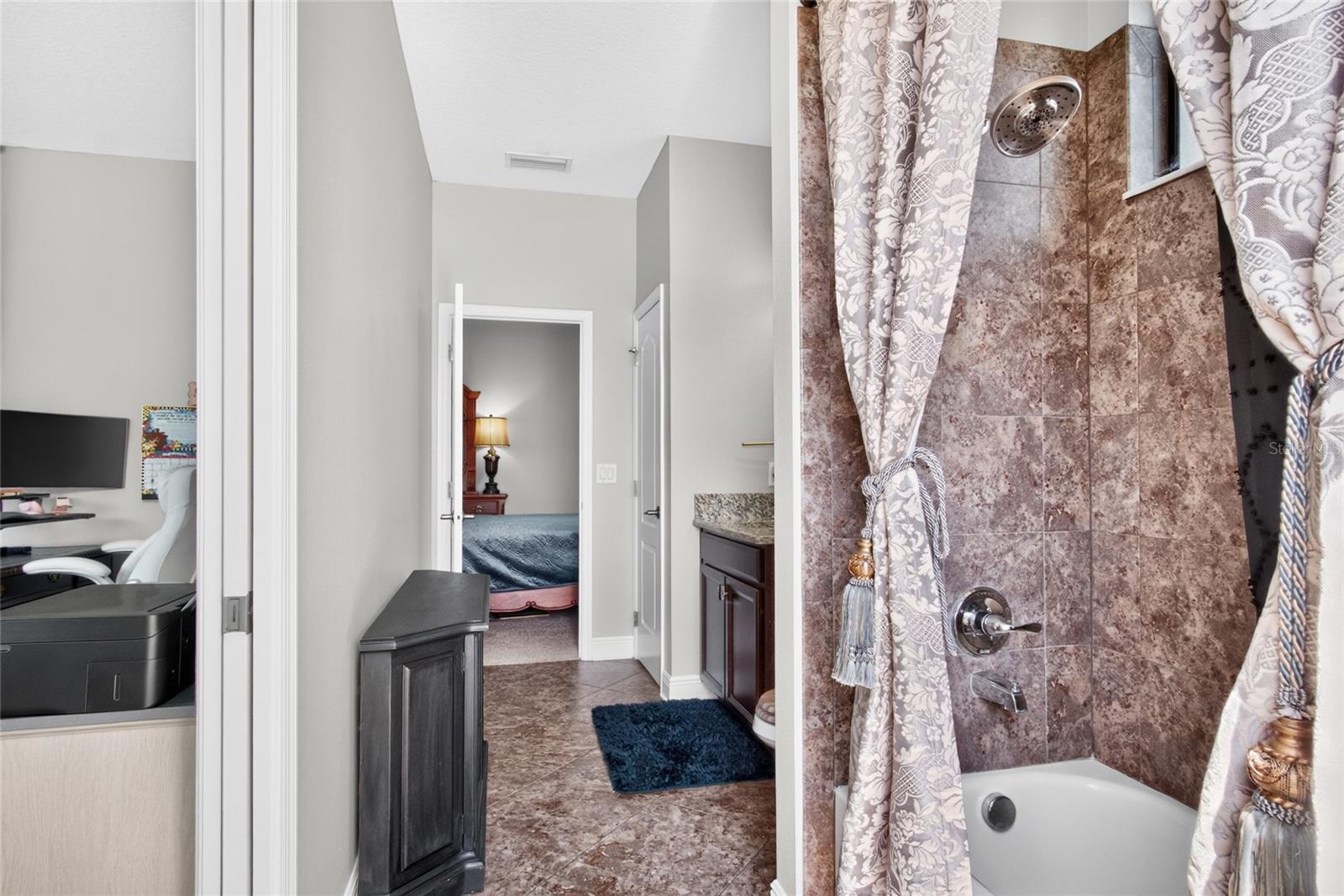 2823 COLEWOOD LN — photo 24