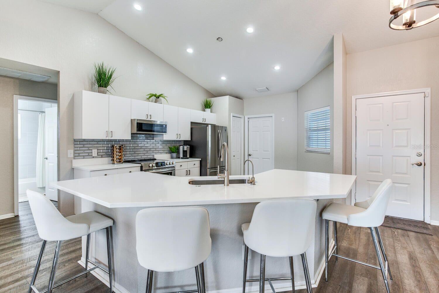 1126 VINETREE DR — photo 3