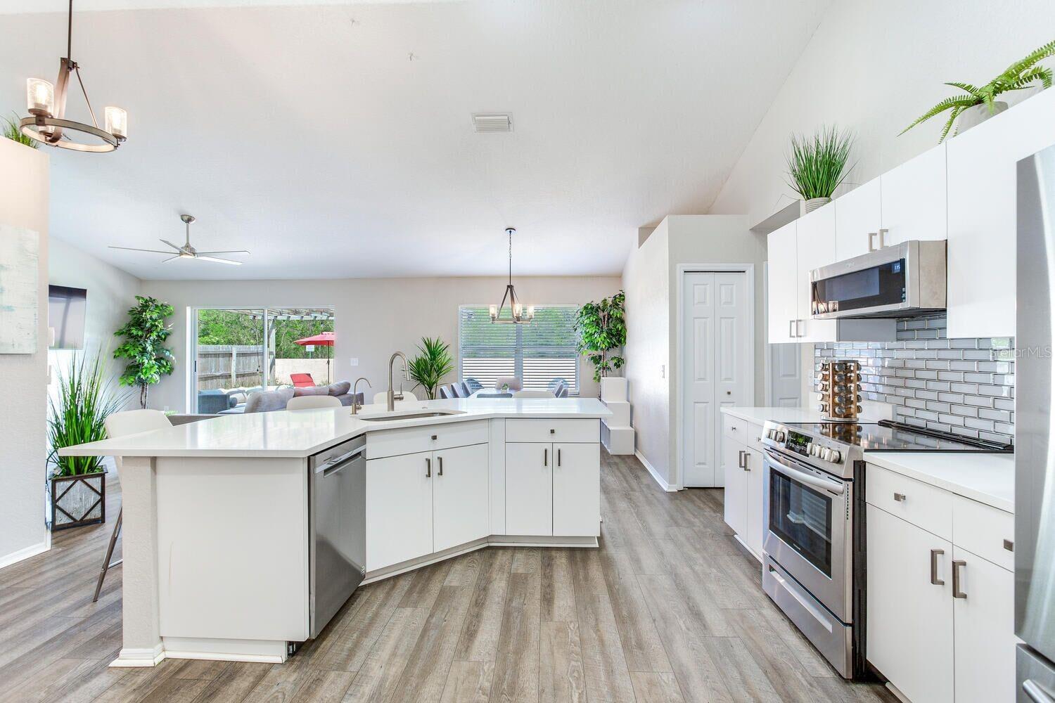 1126 VINETREE DR — photo 2