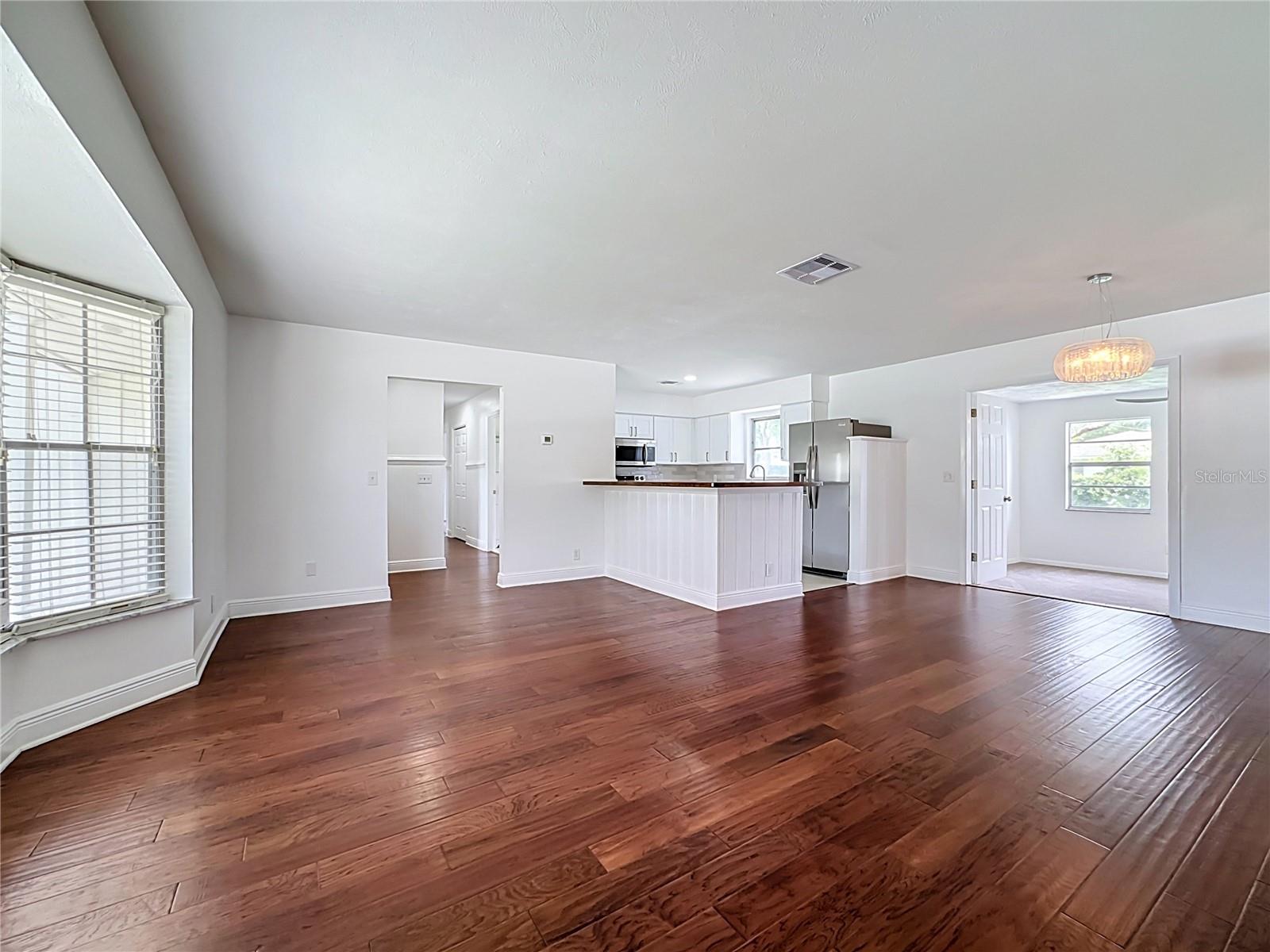514 W HILDA DR — photo 13