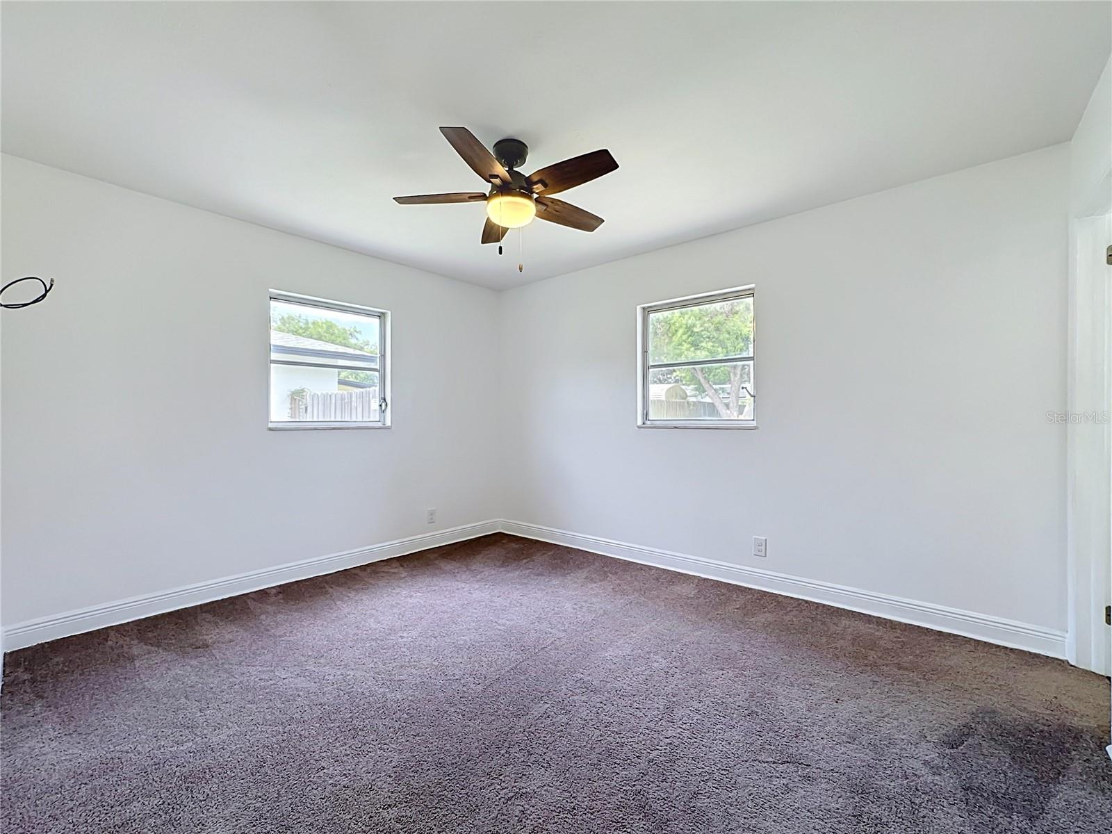 514 W HILDA DR — photo 36