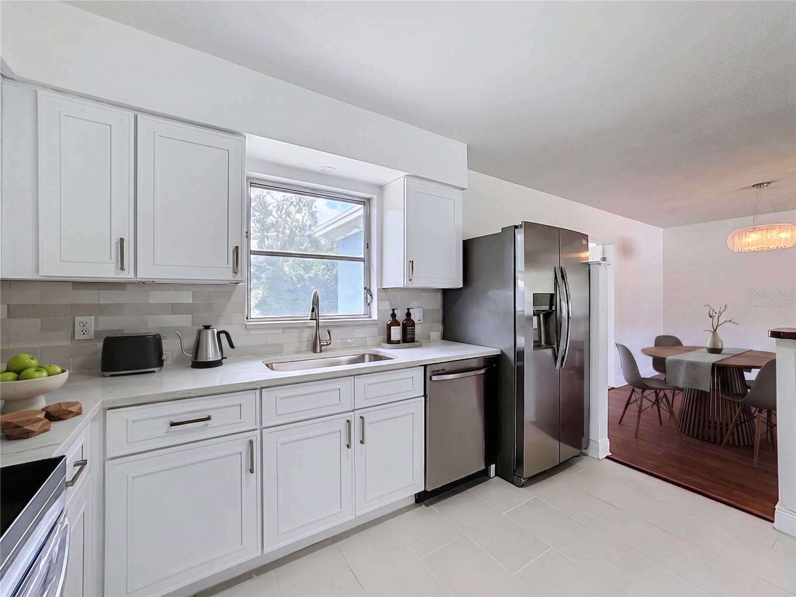 514 W HILDA DR — photo 26