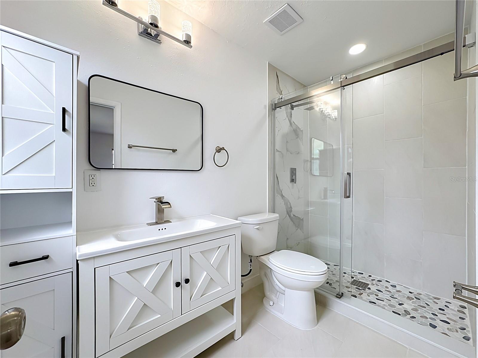 514 W HILDA DR — photo 38