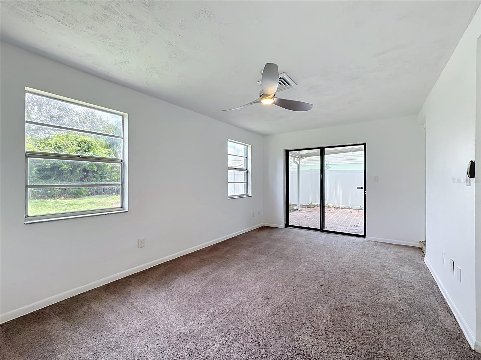 514 W HILDA DR — photo 29