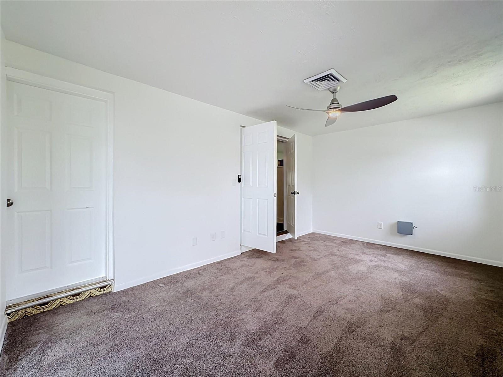 514 W HILDA DR — photo 33
