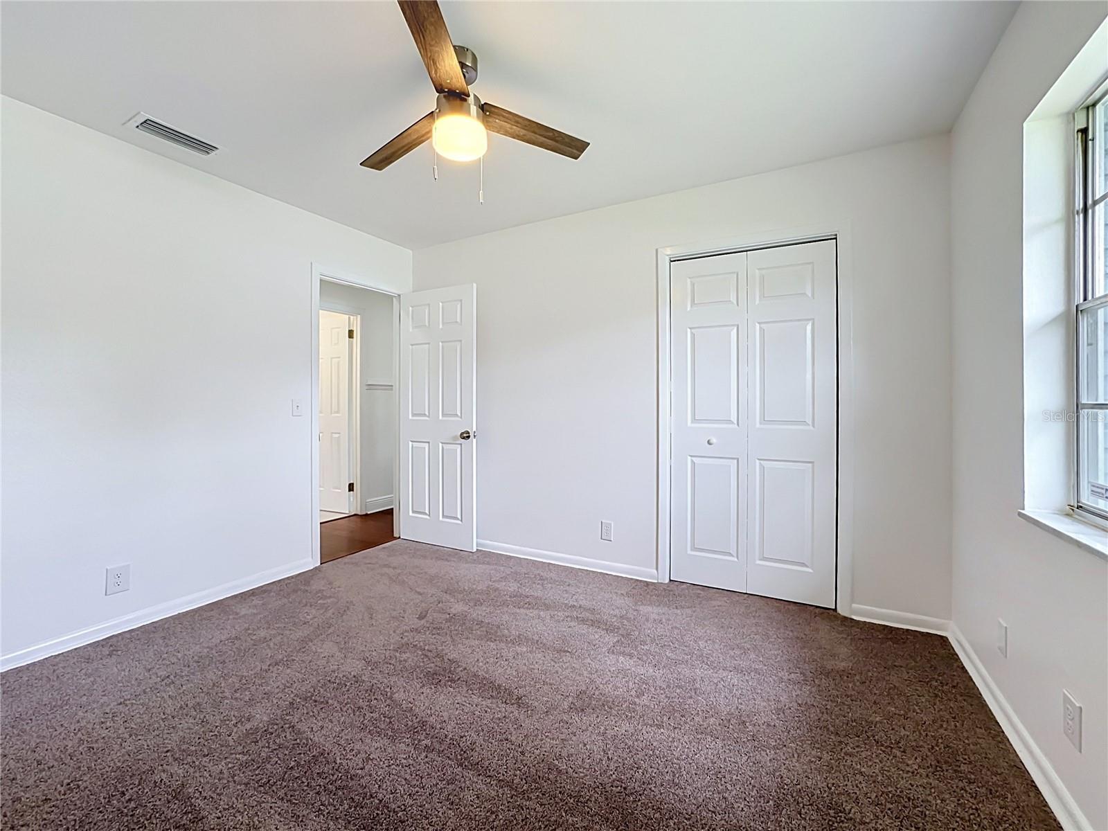 514 W HILDA DR — photo 39