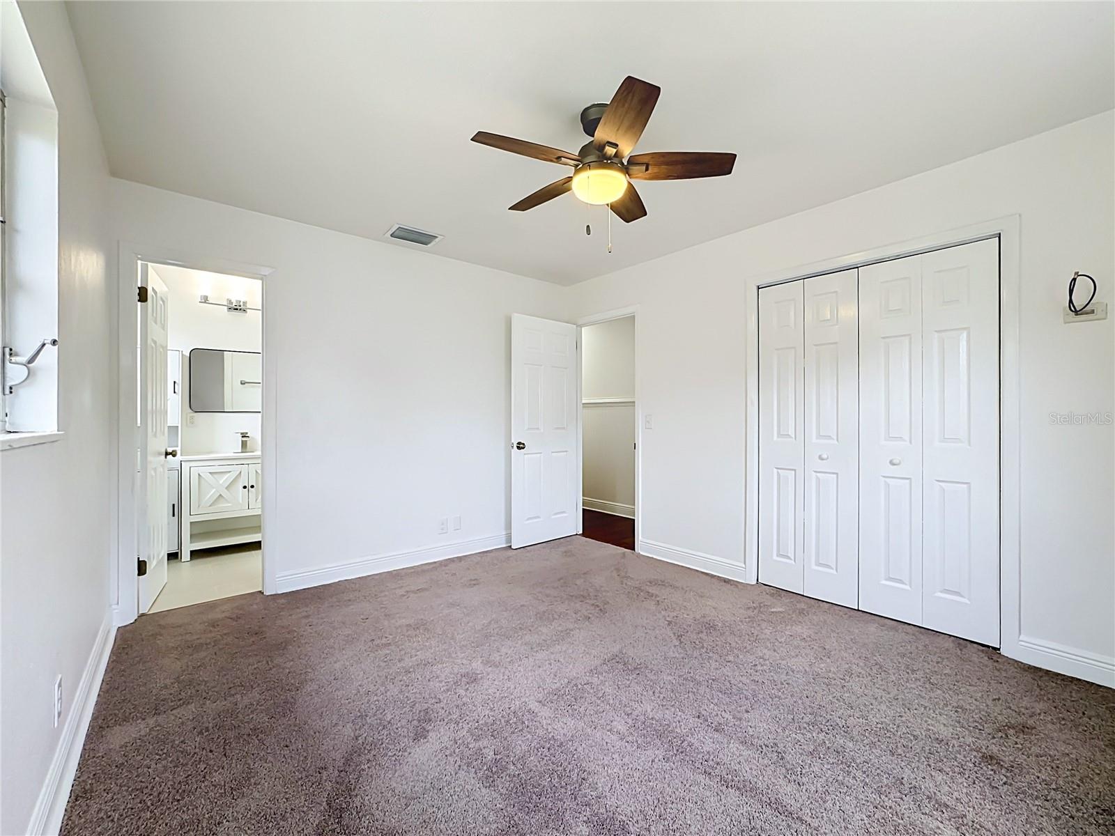 514 W HILDA DR — photo 37