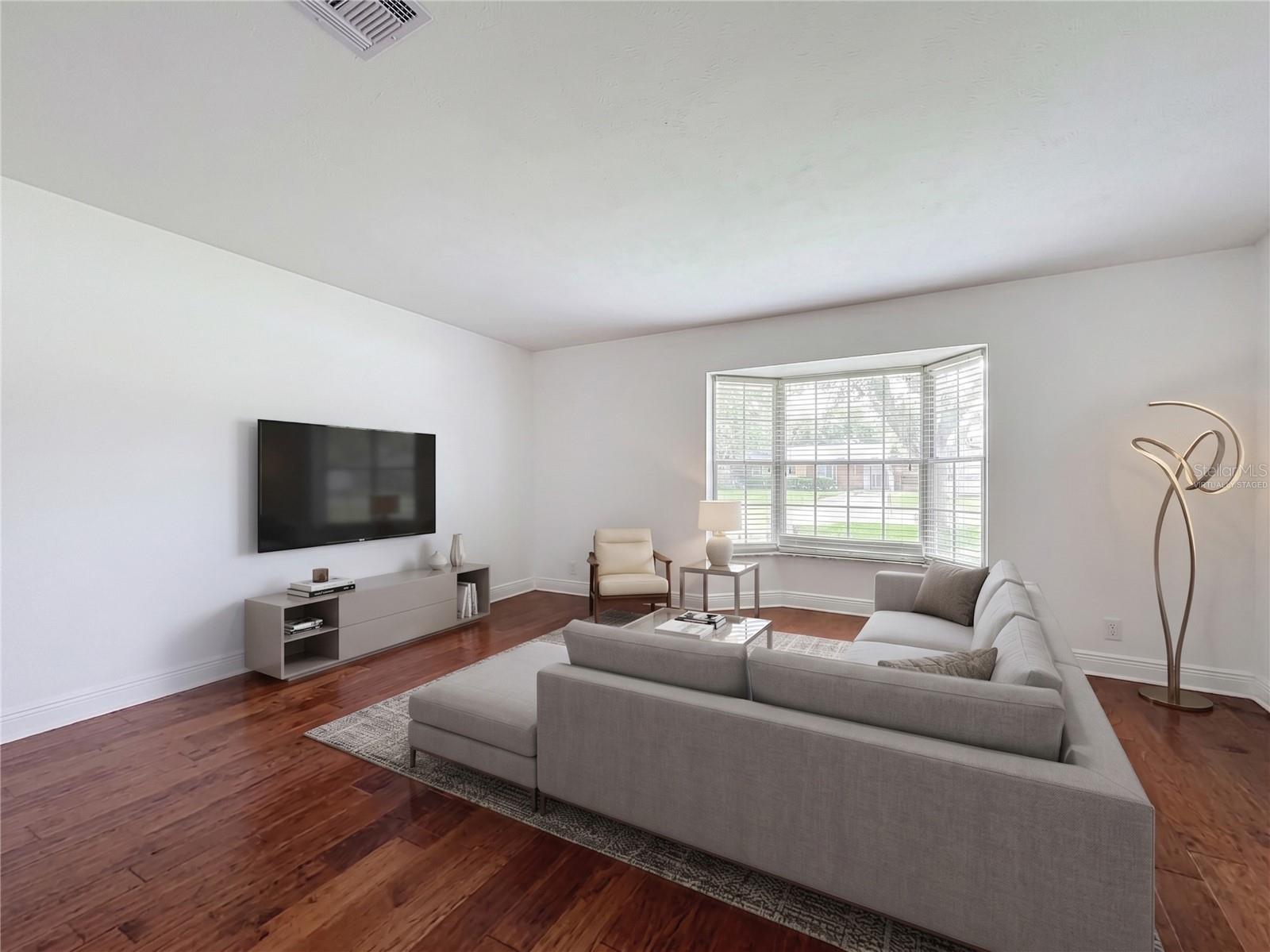 514 W HILDA DR — photo 7