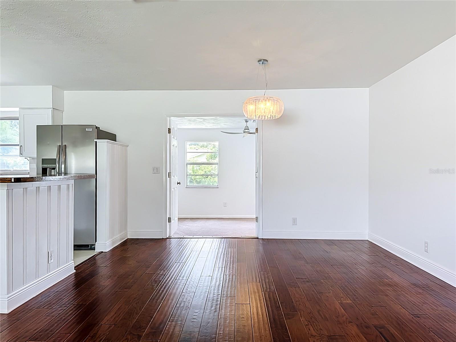 514 W HILDA DR — photo 19