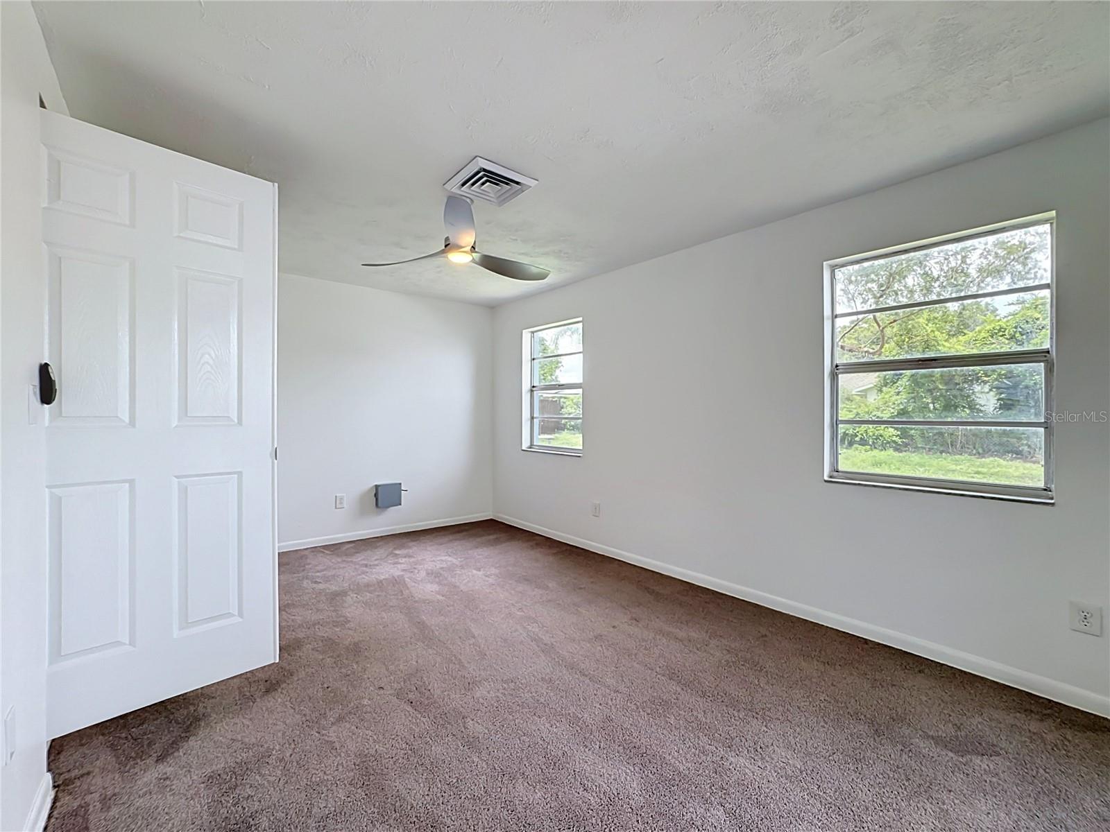 514 W HILDA DR — photo 31