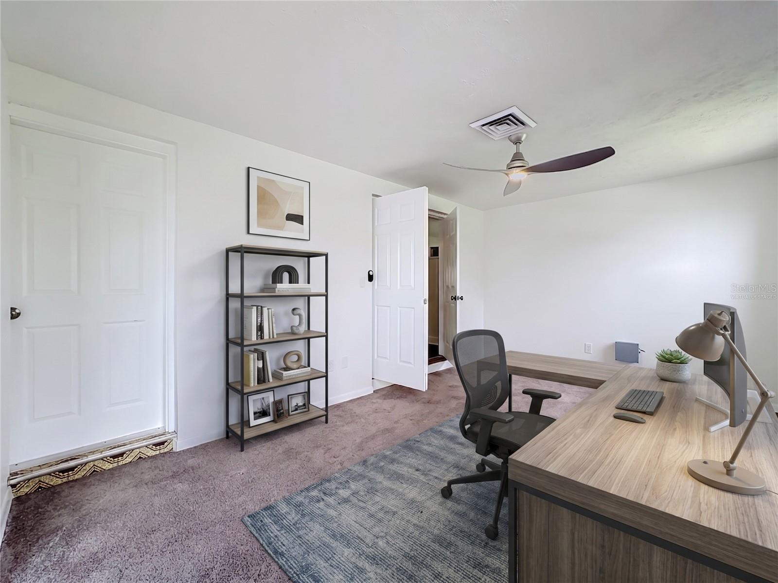 514 W HILDA DR — photo 32