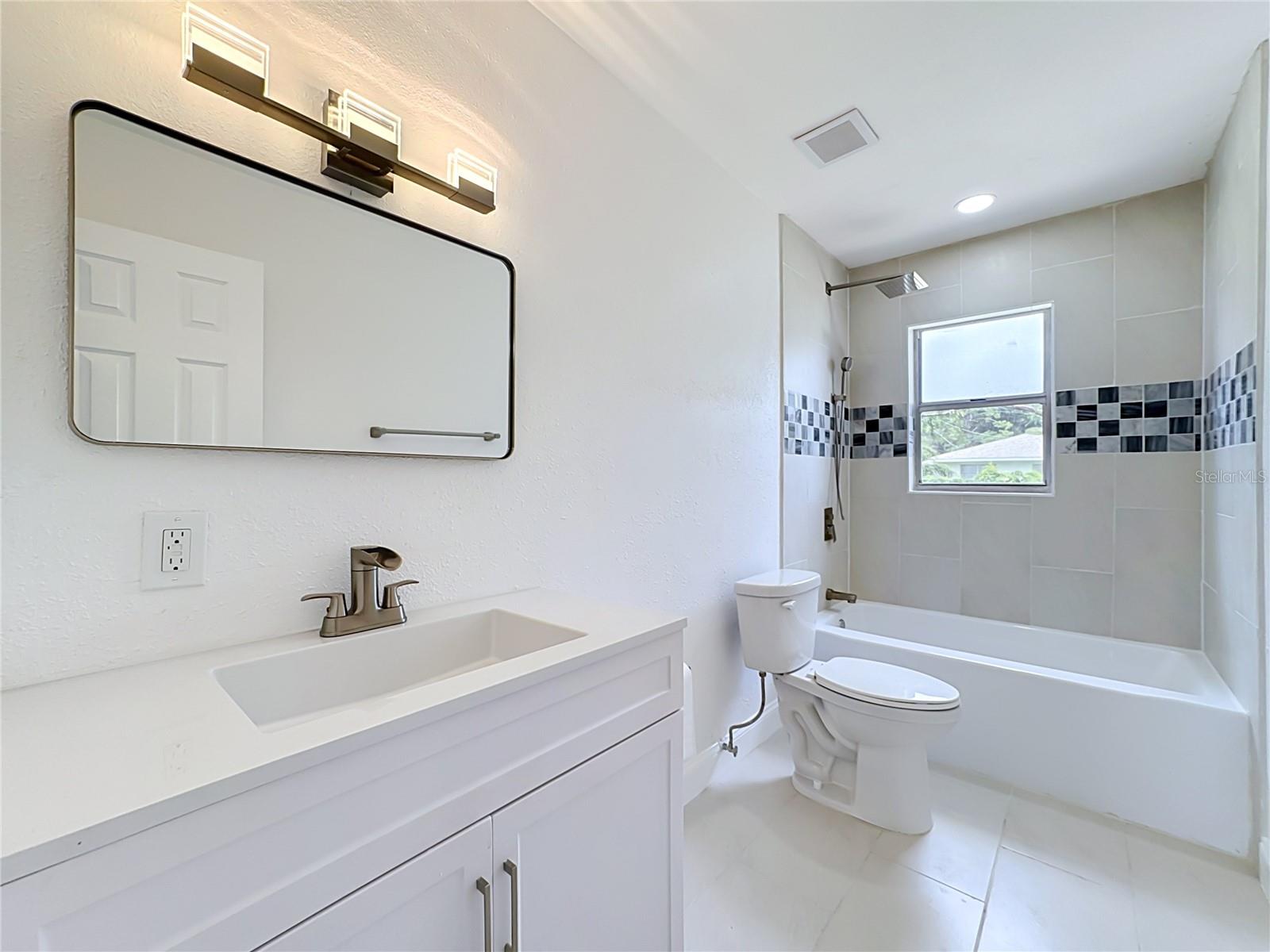 514 W HILDA DR — photo 44