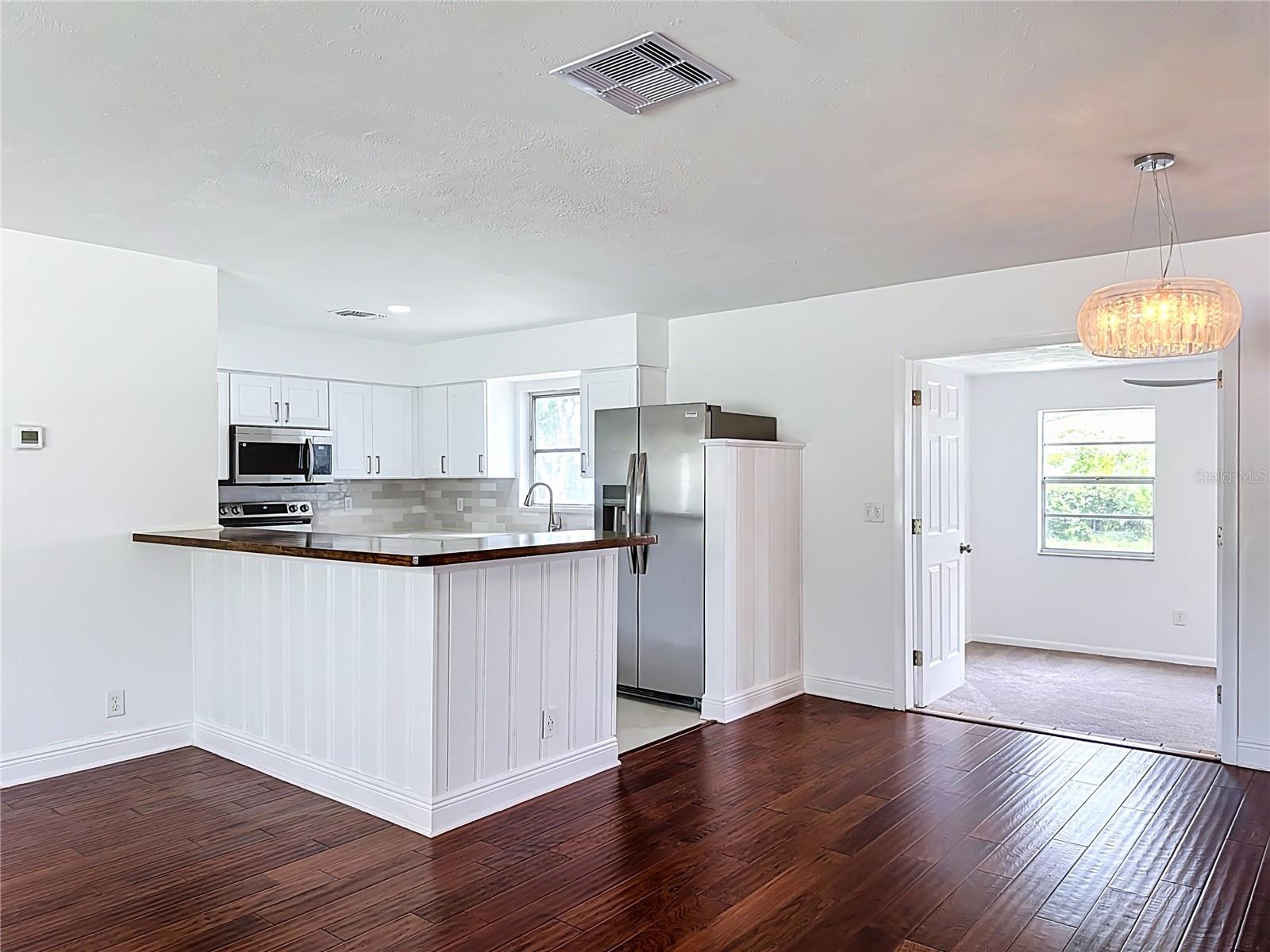 514 W HILDA DR — photo 20