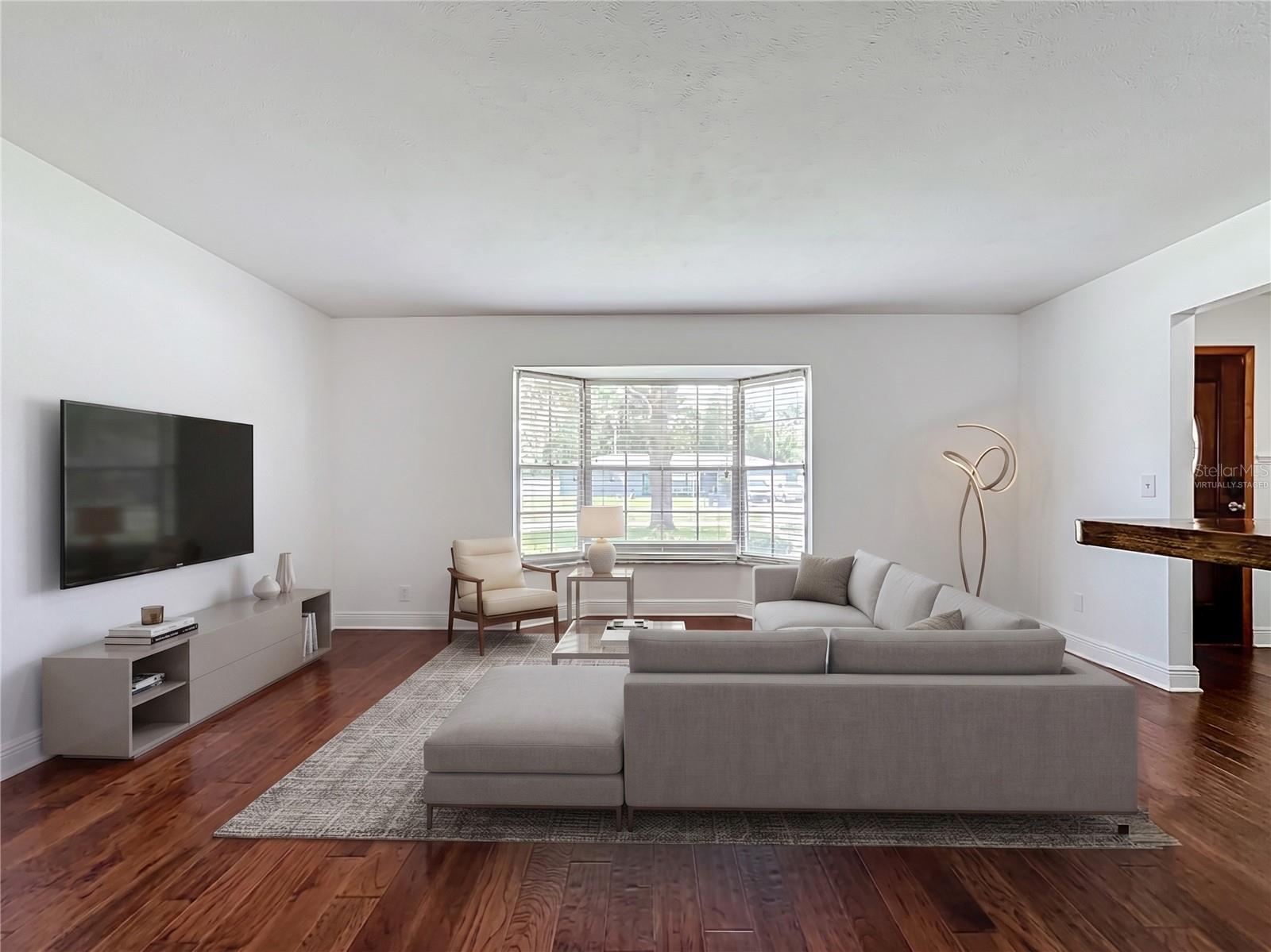 514 W HILDA DR — photo 9