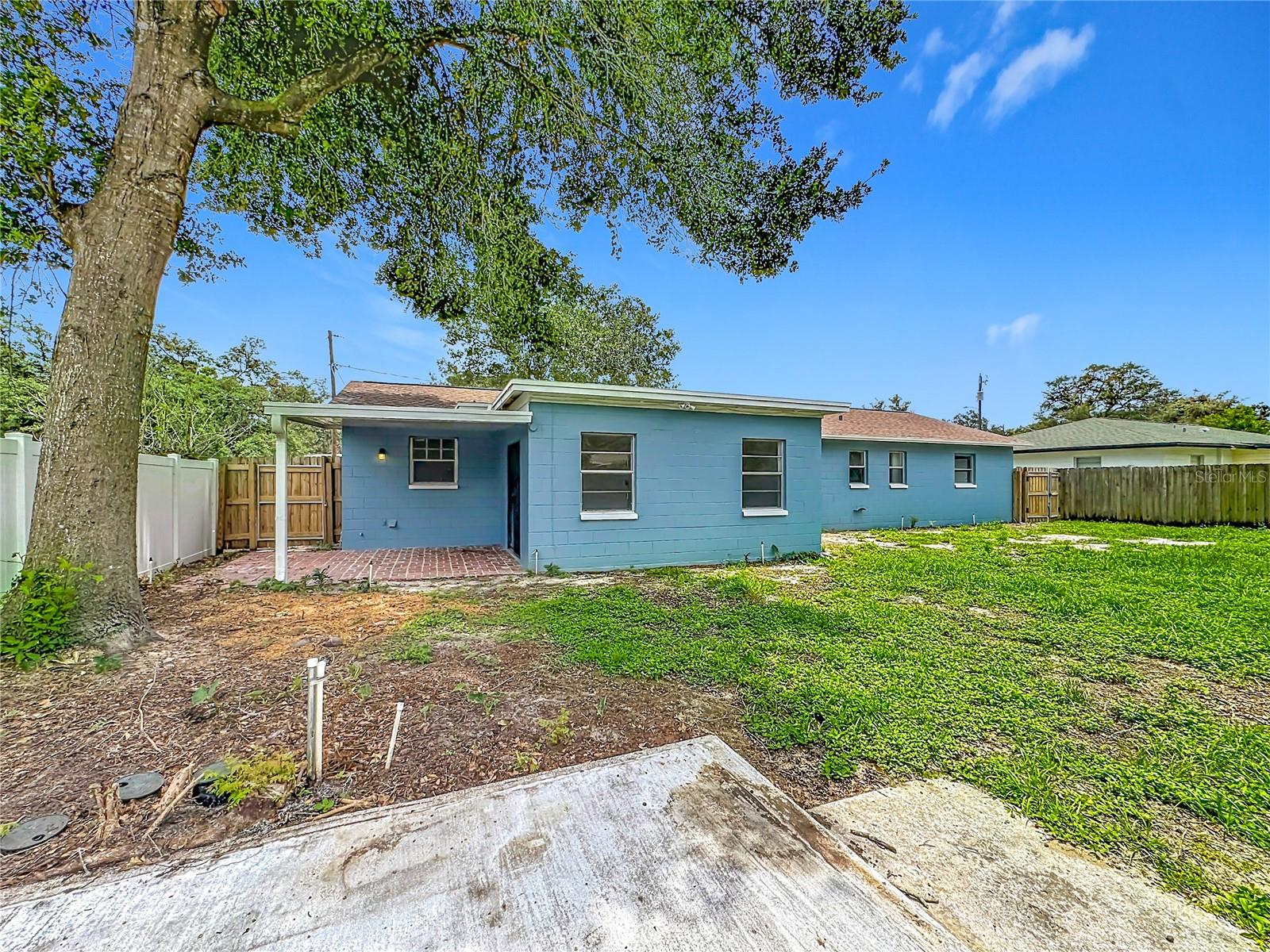 514 W HILDA DR — photo 51