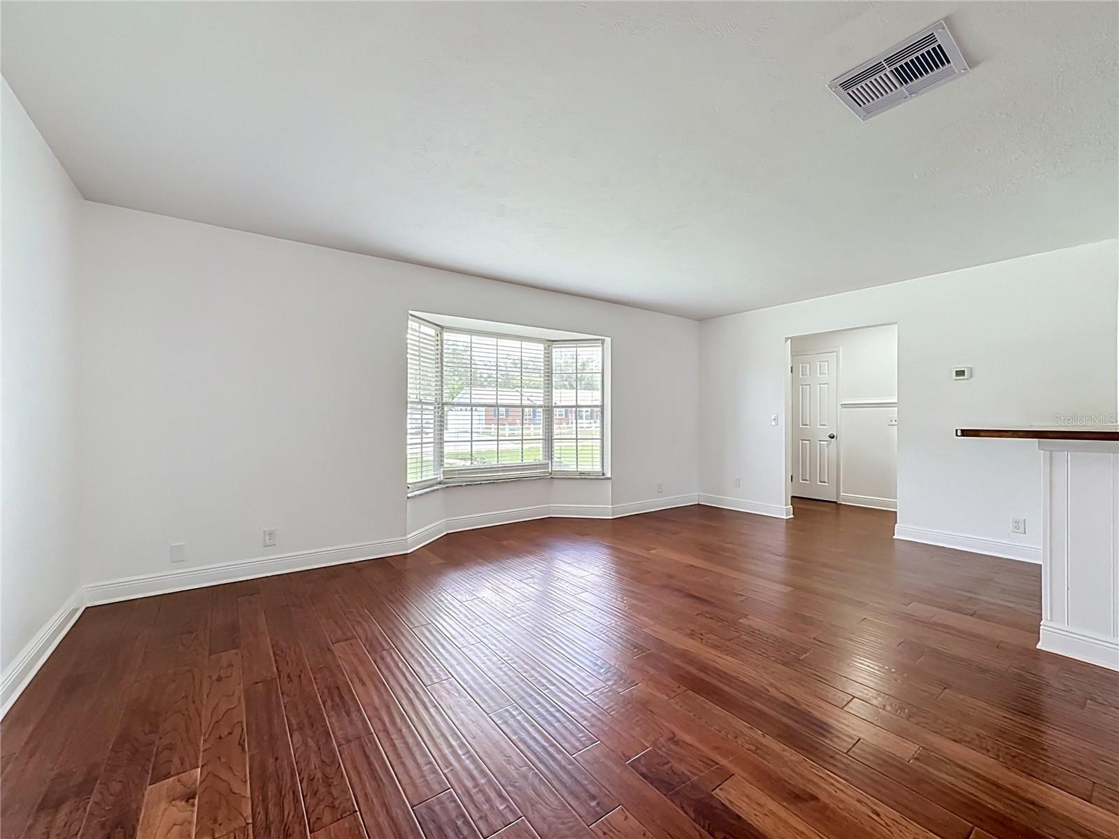 514 W HILDA DR — photo 15
