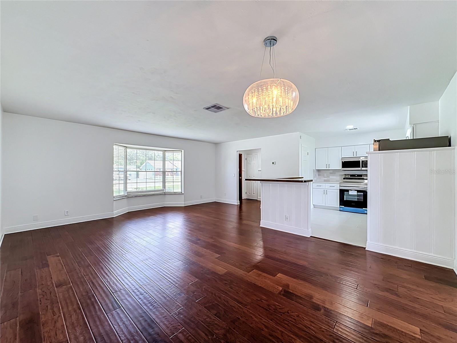 514 W HILDA DR — photo 21