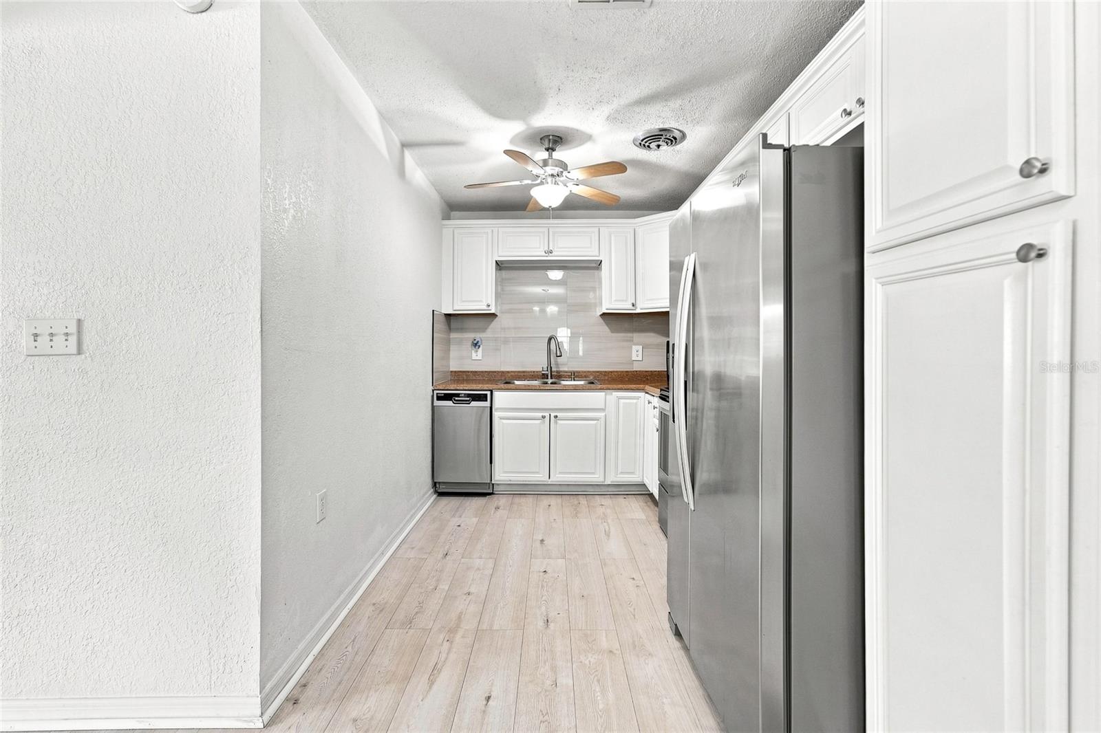 4015 RIVER HILLS DR — photo 17