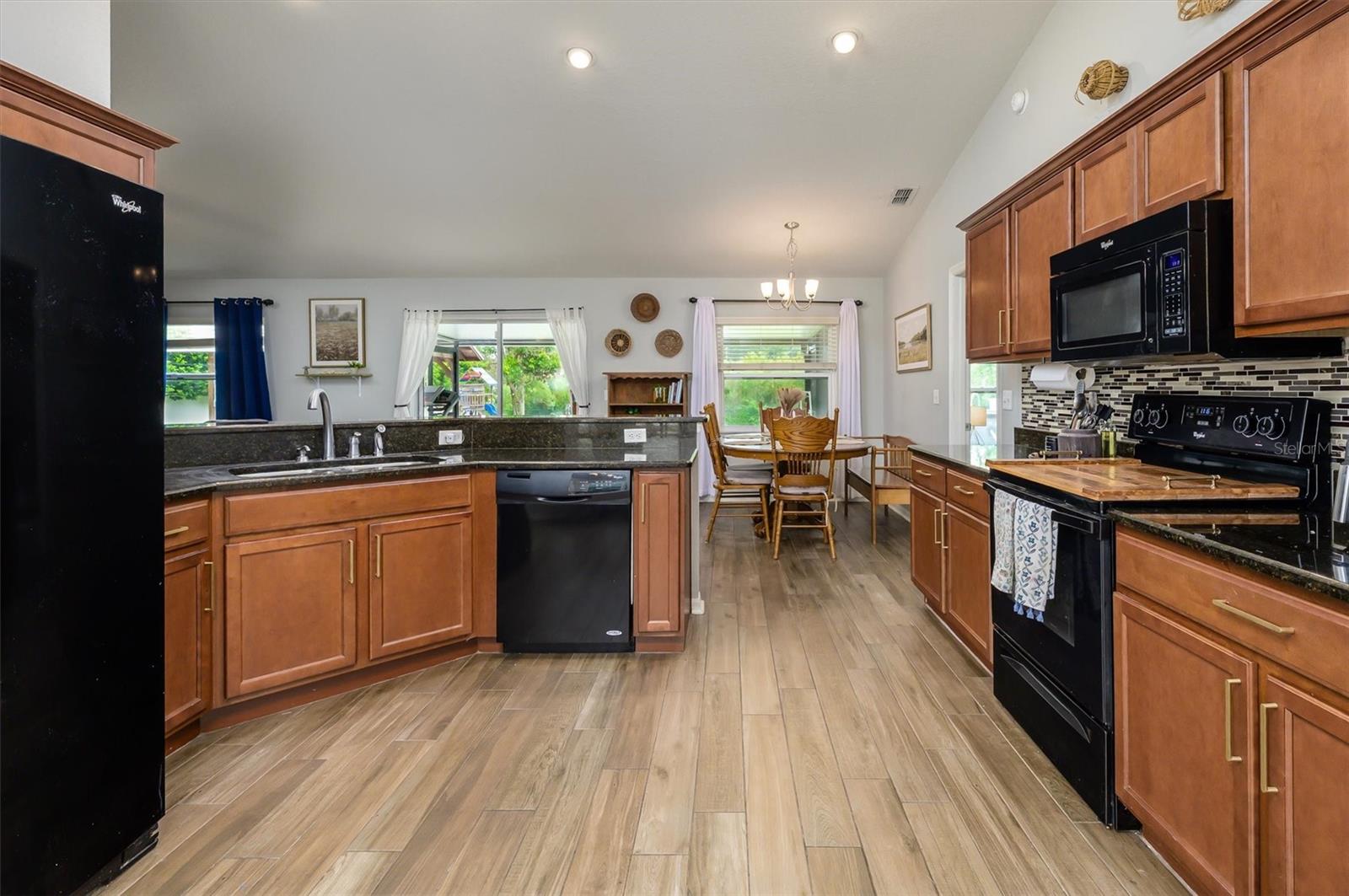 708 TOWER GROVE DR — photo 9