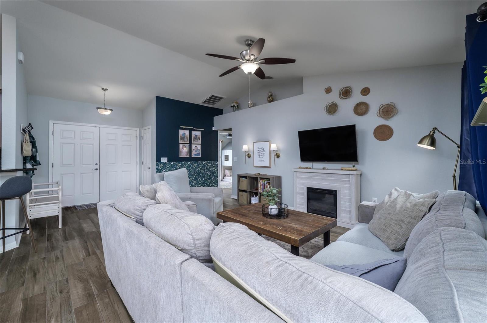 708 TOWER GROVE DR — photo 6