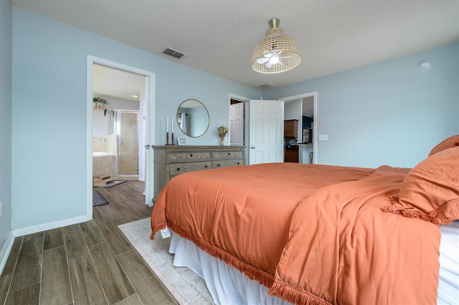 708 TOWER GROVE DR — photo 13