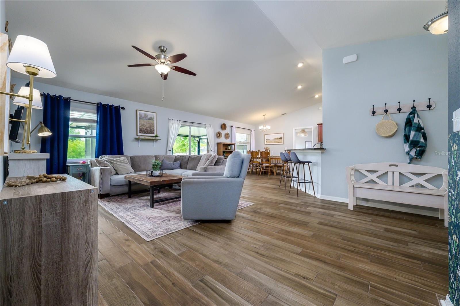 708 TOWER GROVE DR — photo 3
