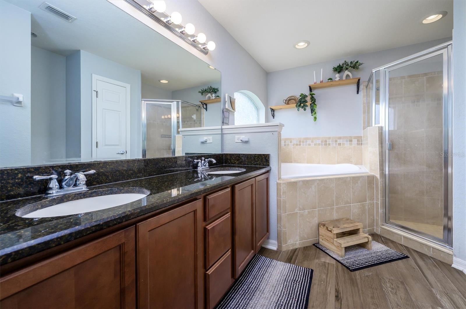 708 TOWER GROVE DR — photo 14