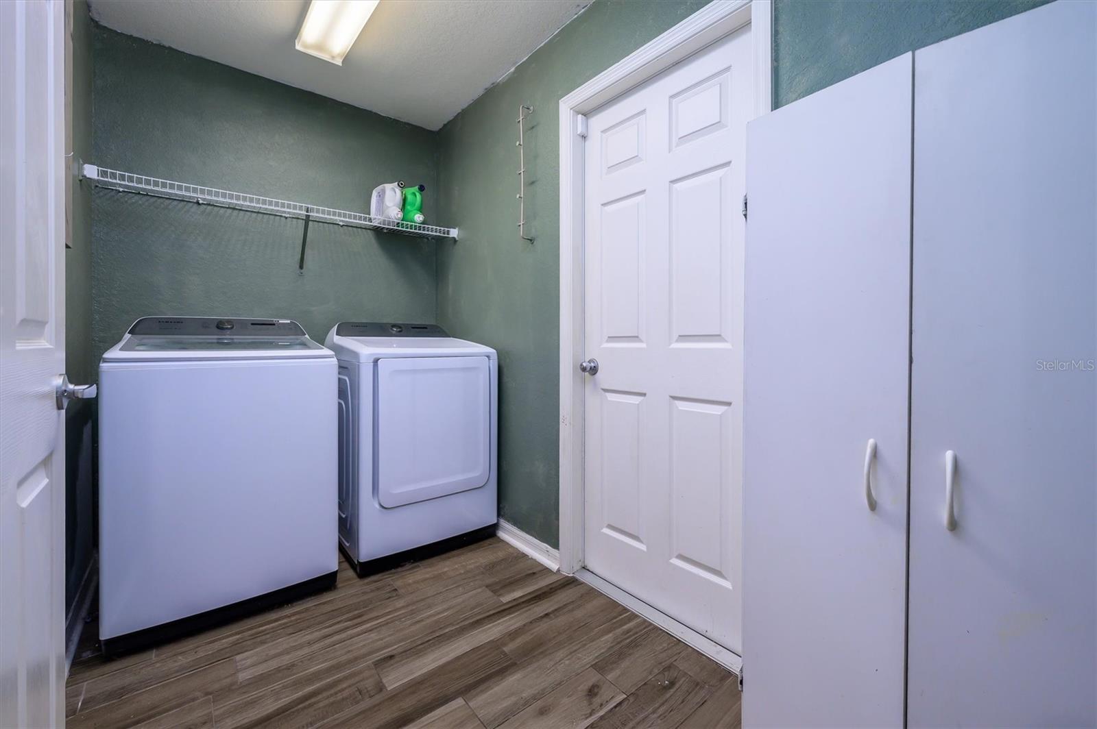 708 TOWER GROVE DR — photo 17