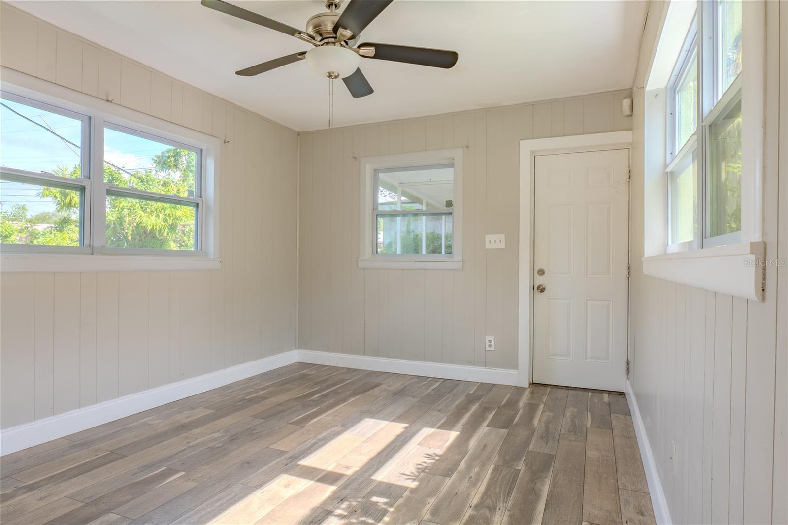 2553 18TH AVE N — photo 10