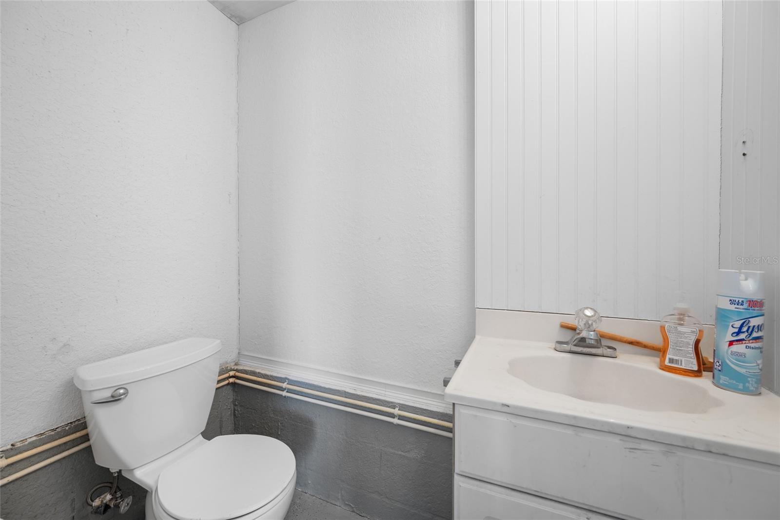 13030 DELWOOD RD — photo 37