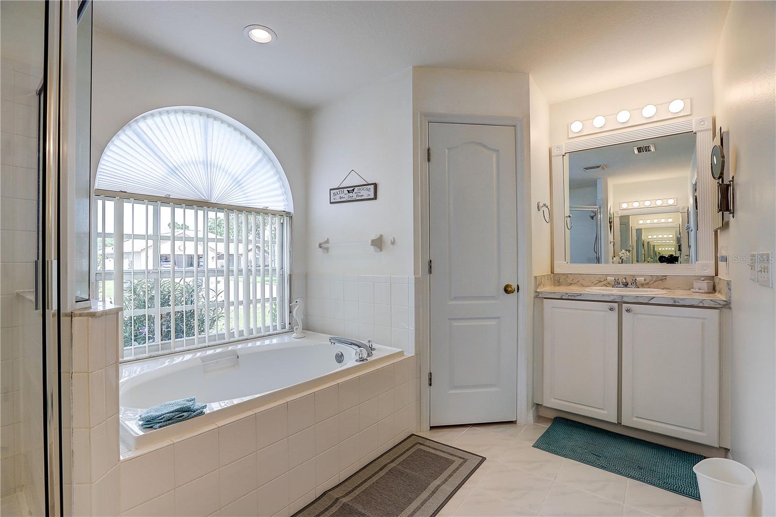 2242 TOWERING OAKS CIR — photo 18