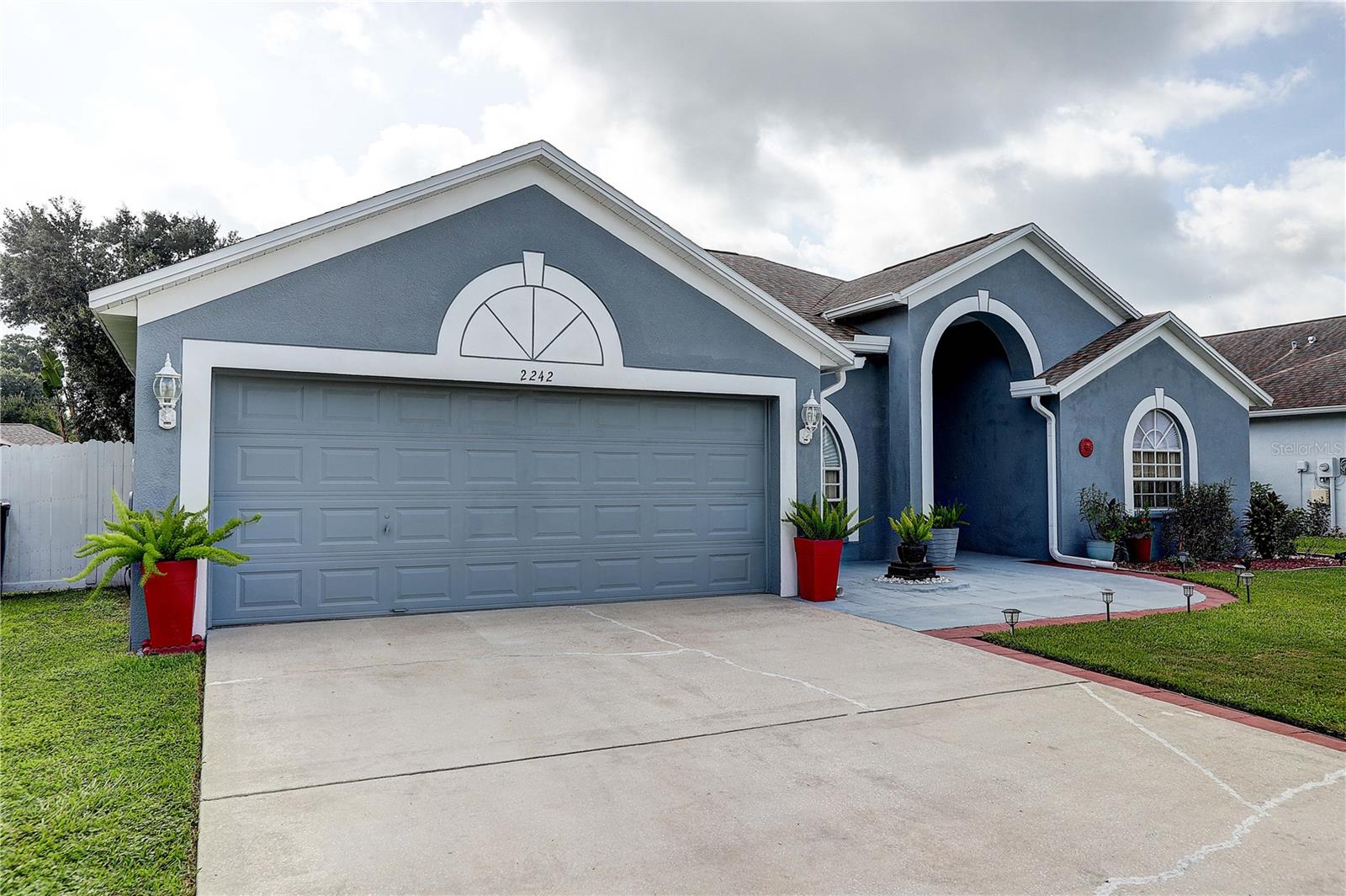 2242 TOWERING OAKS CIR — photo 2