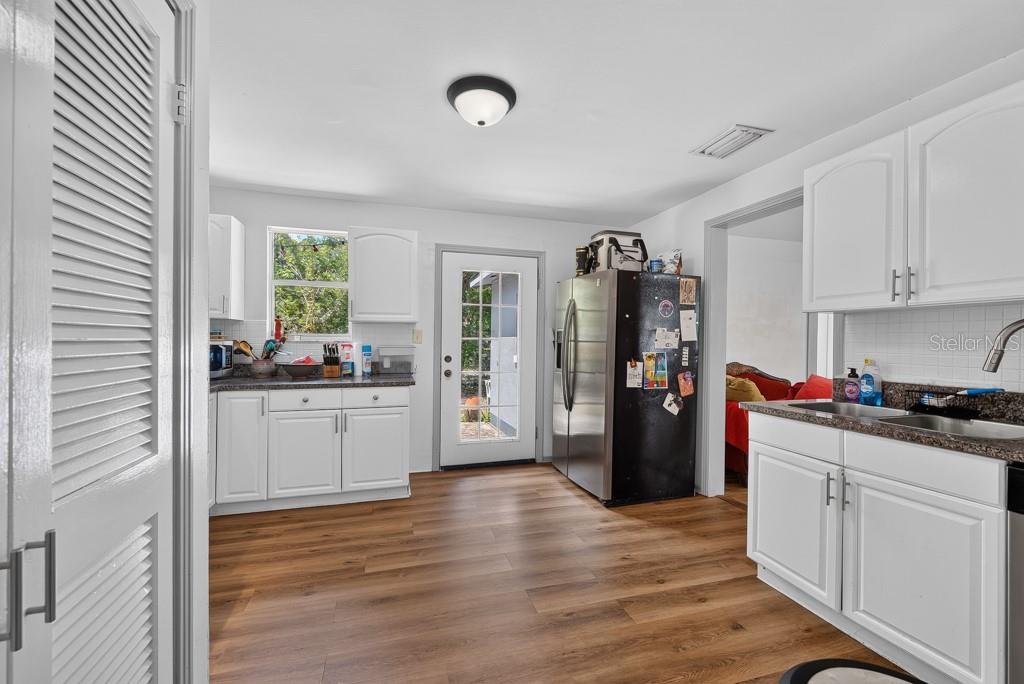 6020 N FLORA VISTA AVE — photo 10
