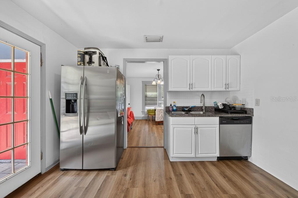 6020 N FLORA VISTA AVE — photo 12